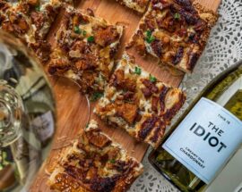 Helppo kantarellipiirakka ja This is the Idiot Chardonnay -valkoviini